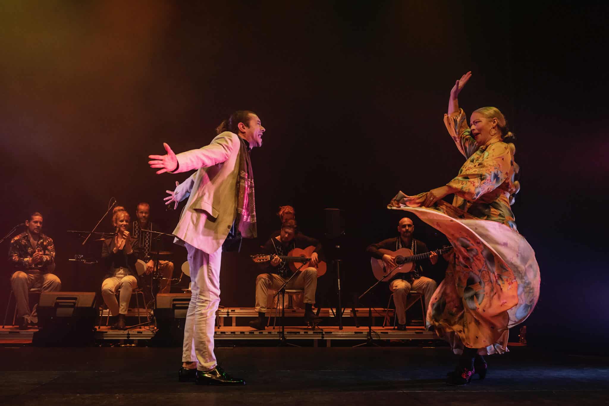 Flamenco-forestilling på scenen med Lakelands og FlamencoTeatret